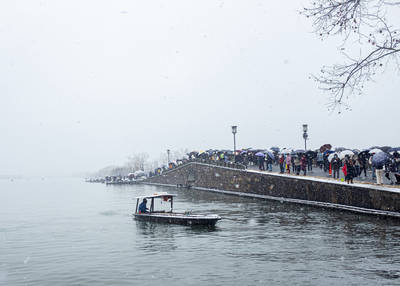 杭州:雪落西湖
